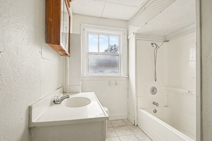 More Photos Of 1830 Woodlawn Ave, Middletown Specialty For Sale