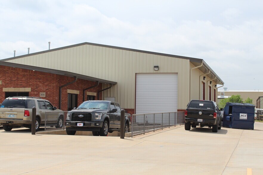 More Photos Of 416 NE 145th Pl, Edmond Warehouse For Lease