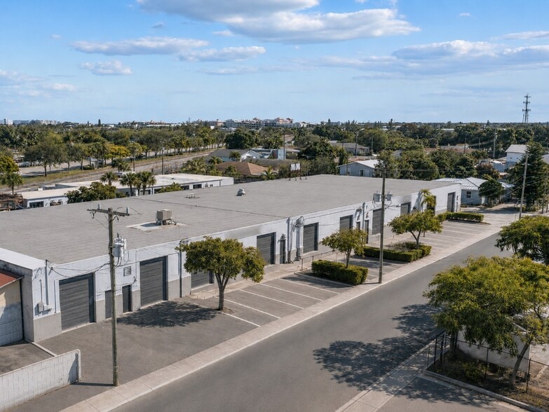 More Photos Of 1318-1322 S J St, Lake Worth Unknown For Lease