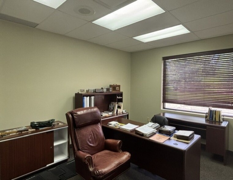 More Photos Of 30405 Solon Rd, Solon Light Manufacturing For Sale