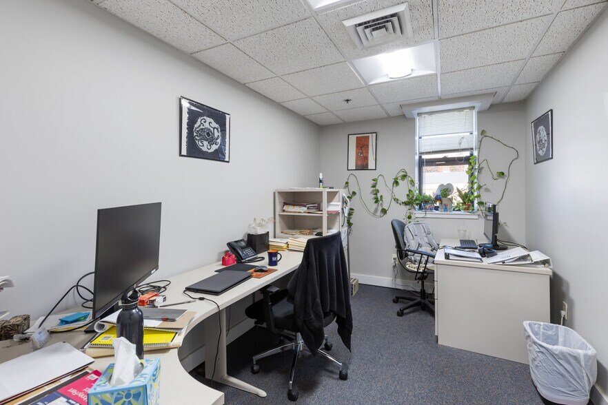 More Photos Of 19-25 Main St, Hartford Office Residential For Sale