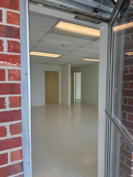 More Photos Of 187 Monarch Dr, Houma Warehouse For Lease