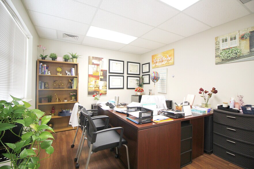 More Photos Of 2233 Park Ave, Orange Park Office For Sale