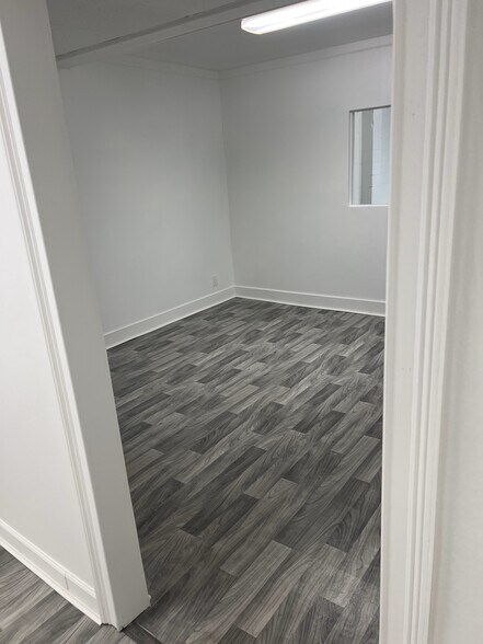 More Photos Of 5317 Fairmont St, Jacksonville Light Distribution For Lease