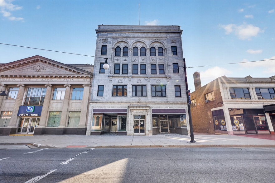 More Photos Of 573-577 Broadway, Lorain Storefront Retail Residential For Sale