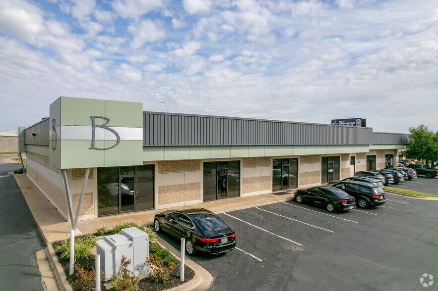 More Photos Of 7801 N Lamar Blvd, Austin Unknown For Lease