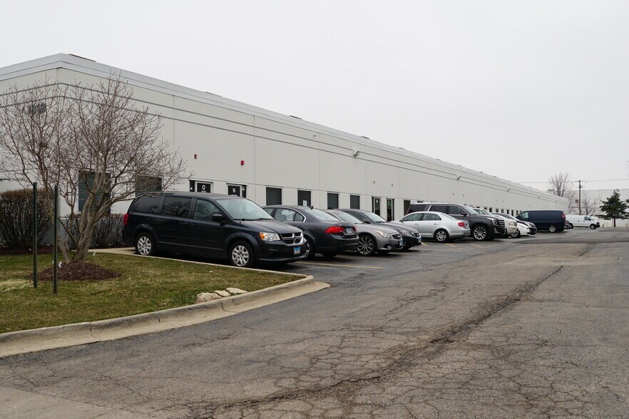 More Photos Of 1312 Marquette Dr, Romeoville Warehouse For Lease
