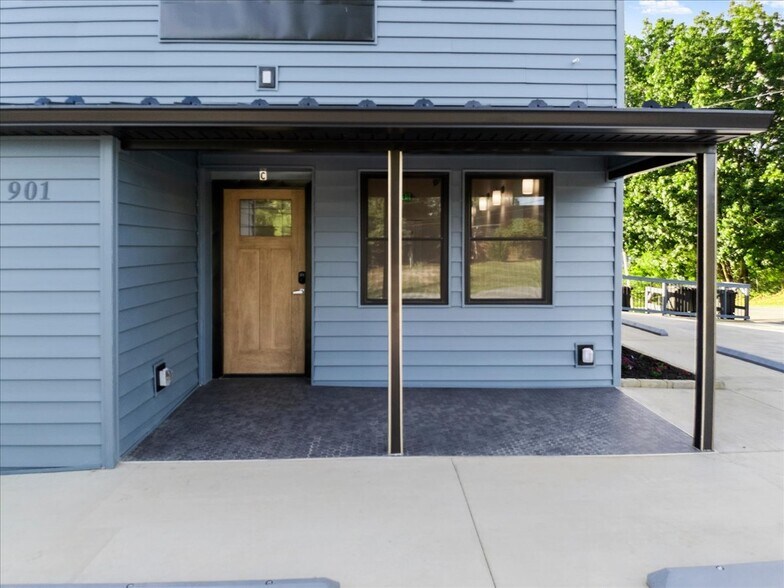 More Photos Of 901 8th St, Radford Apartments For Lease