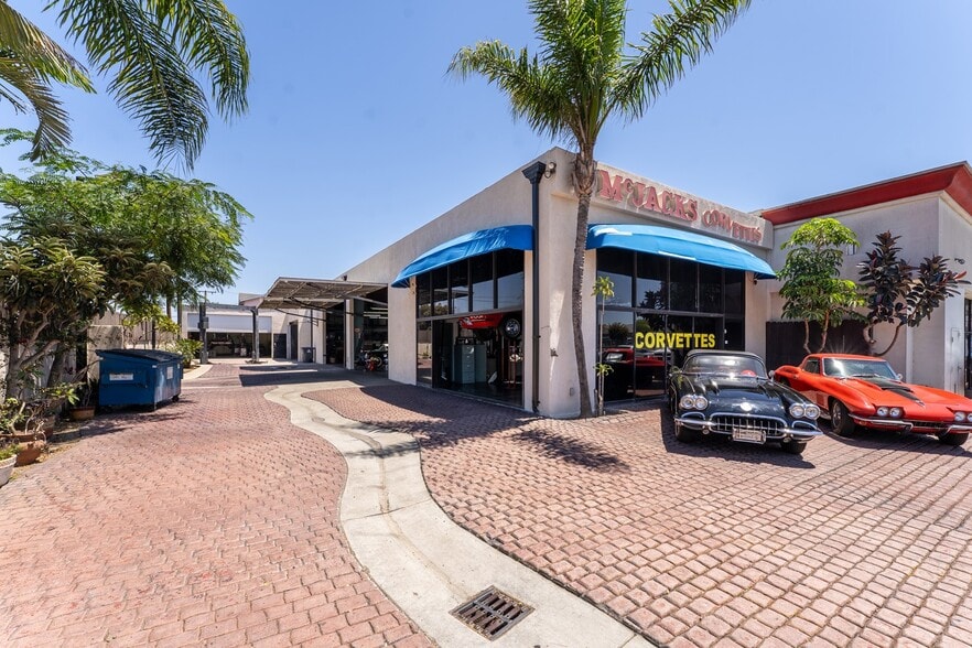 More Photos Of 411 S Harbor Blvd, Santa Ana Auto Dealership For Sale