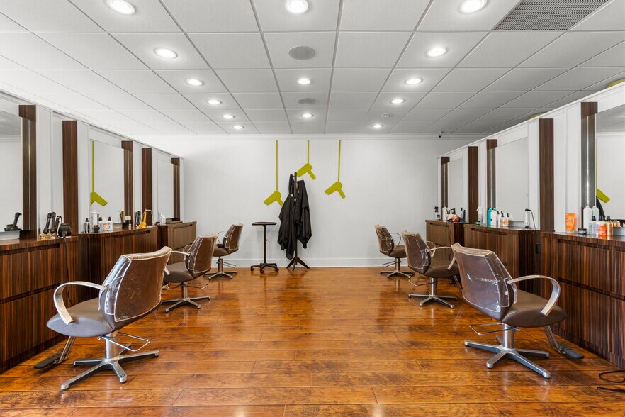 More Photos Of 420 Post Rd W, Westport Storefront For Sale