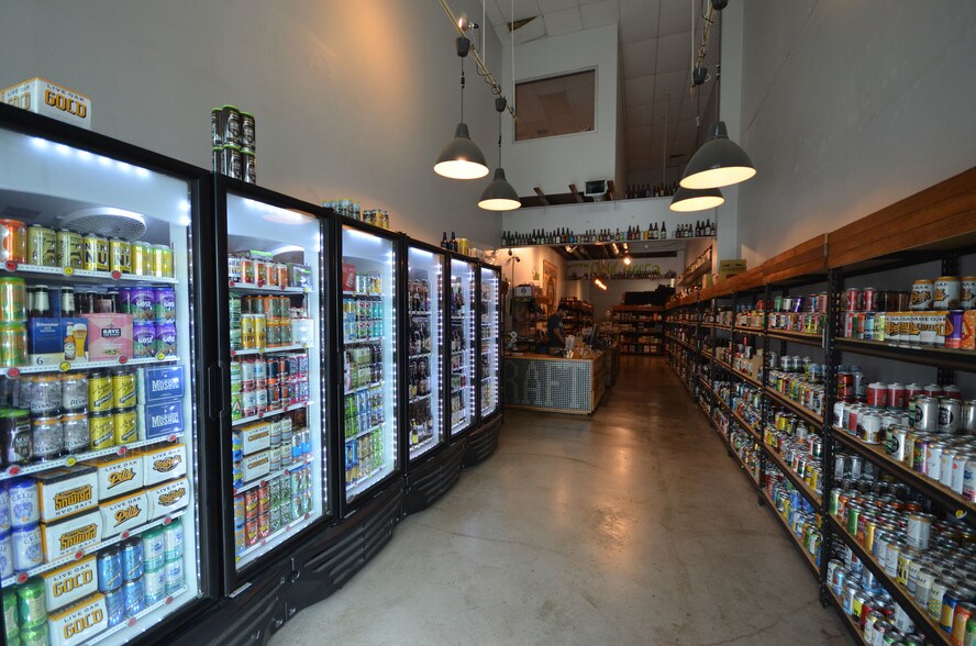 More Photos Of 2110 S Lamar Blvd S, Austin Storefront For Lease