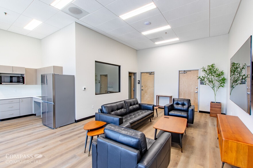 More Photos Of 20485 NE Funner Pl, Bend Self Storage For Sale
