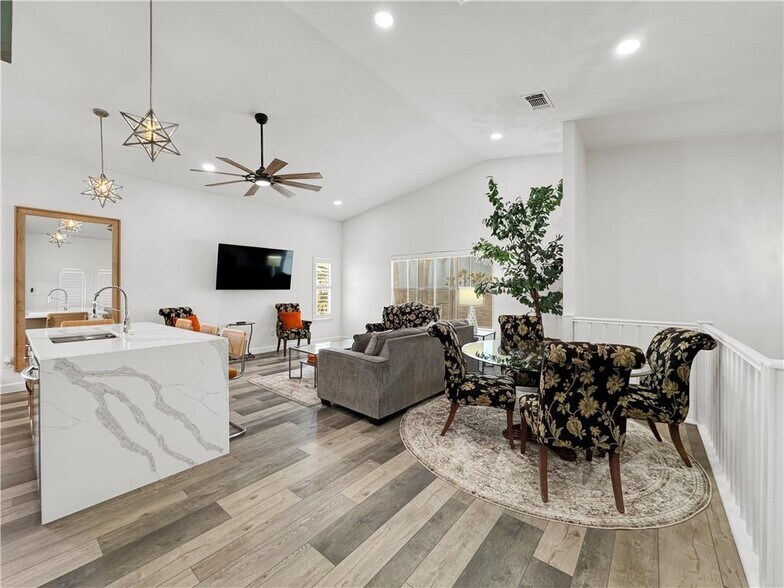 More Photos Of 1601 Ocean Dr, Corpus Christi Apartments For Sale