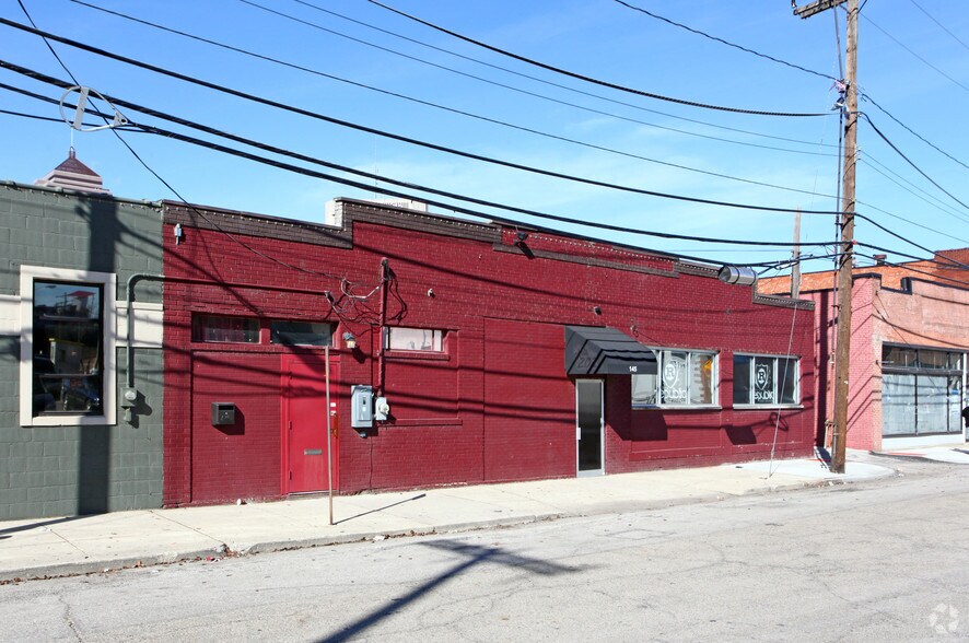 More Photos Of 145 N 5th St, Columbus Bar For Lease