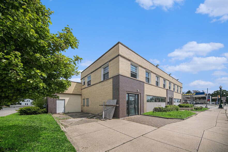 More Photos Of 35540 W Michigan Ave, Wayne Office For Sale