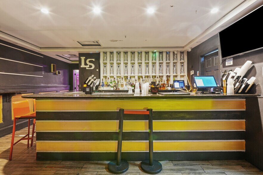 More Photos Of 727 Cranston St, Providence Bar For Sale