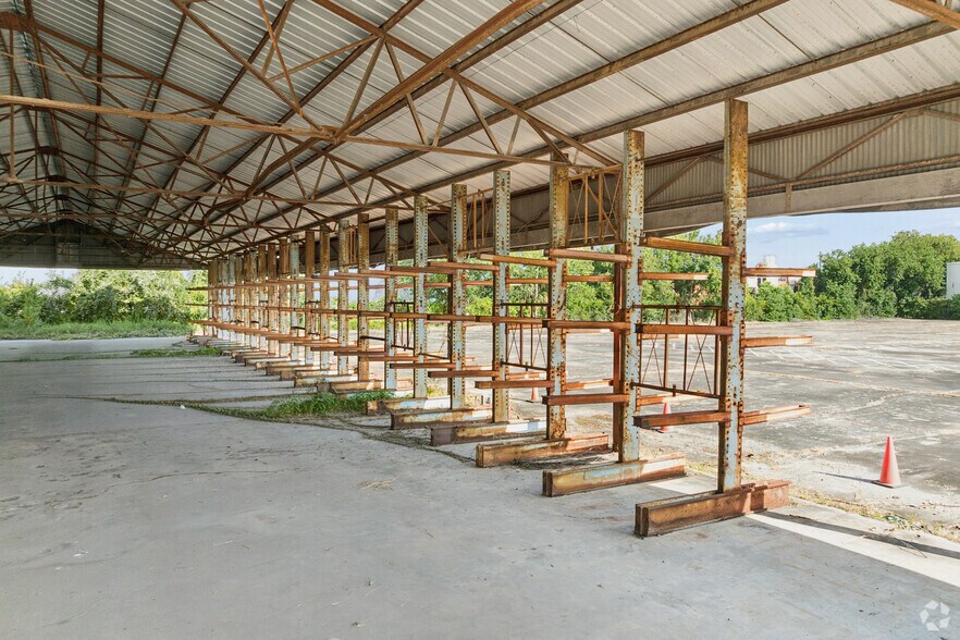 More Photos Of 4812 Gulf Fwy, Houston Warehouse For Sale