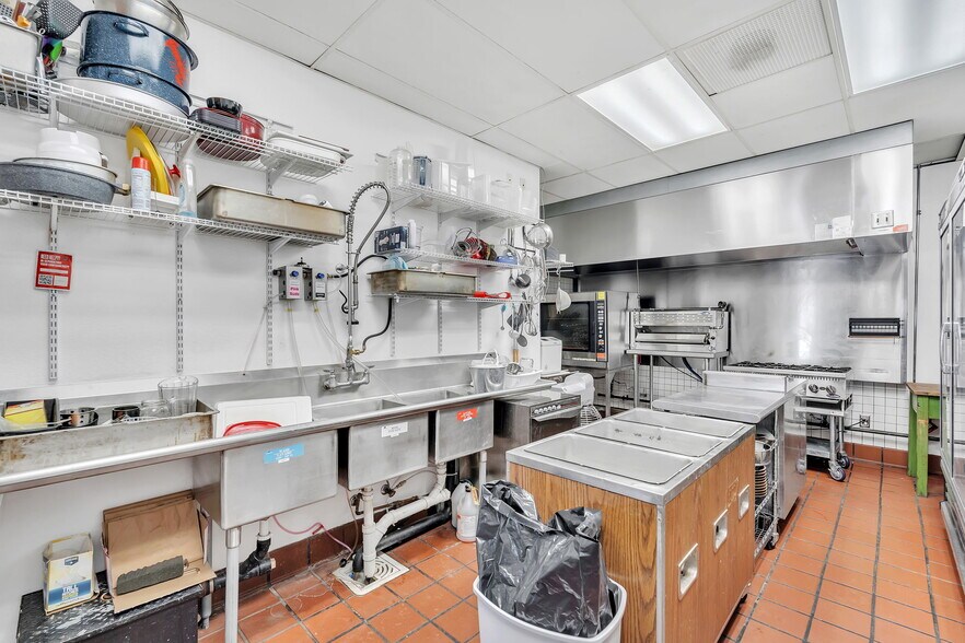 More Photos Of 11 Primrose St, Palmer Lake Restaurant For Sale