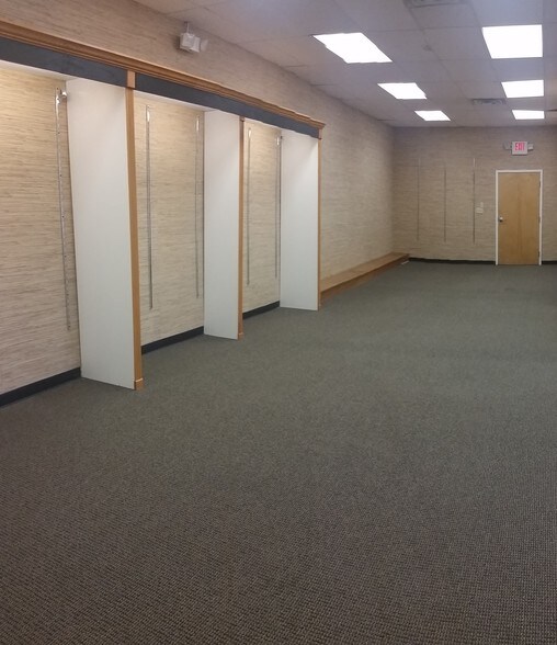 More Photos Of 42 Worcester St, Natick Freestanding For Lease