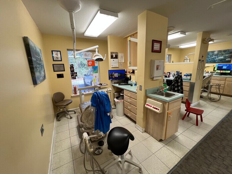 More Photos Of 901 New Warrington Rd, Pensacola Medical For Sale