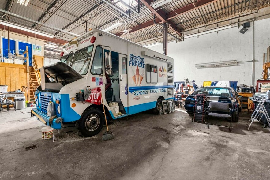 More Photos Of 85-87 James St, East Hartford Flex For Sale