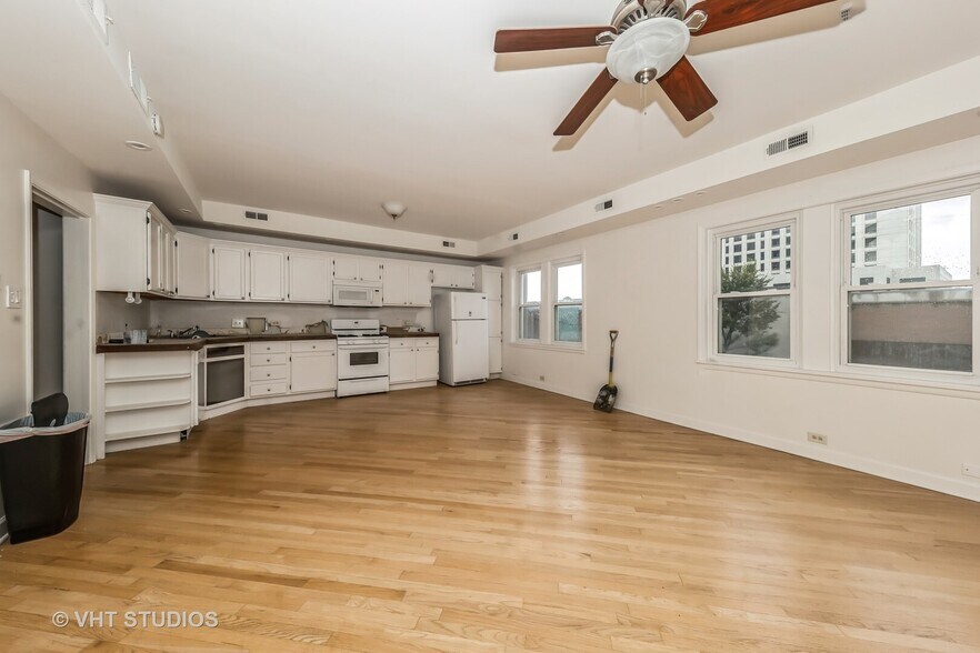 More Photos Of 1233 S Wabash Ave, Chicago Storefront Retail Office For Sale