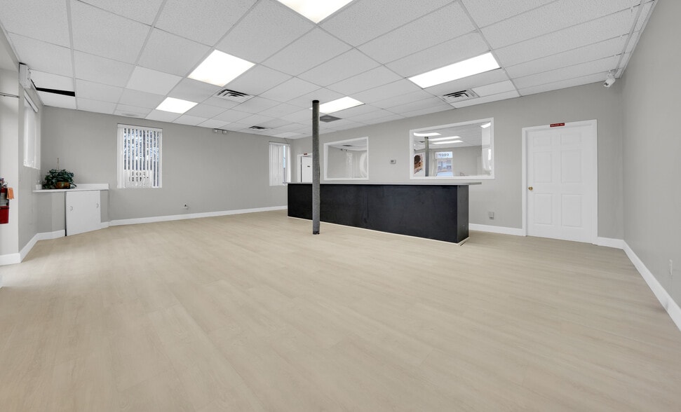 More Photos Of 1989 N Opdyke Rd, Auburn Hills Freestanding For Sale