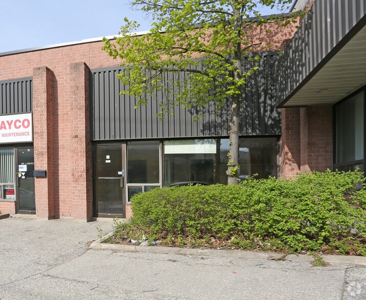 More Photos Of 100 Sheldon Dr, Cambridge Showroom For Lease