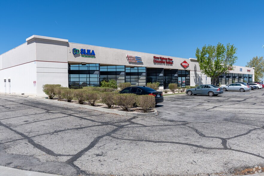 More Photos Of 190 Sierra Ct, Palmdale Unknown For Lease