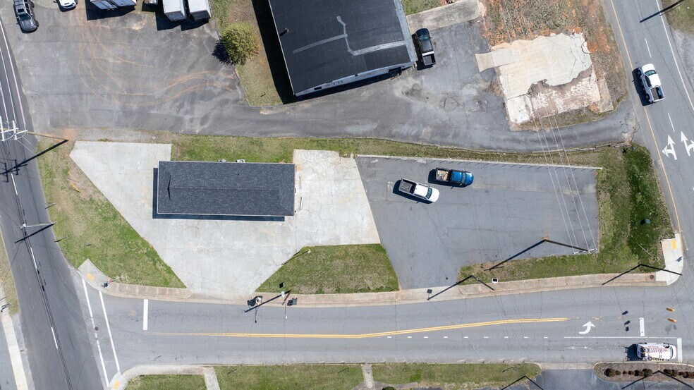 More Photos Of 121 13th St SW, Hickory Office For Sale