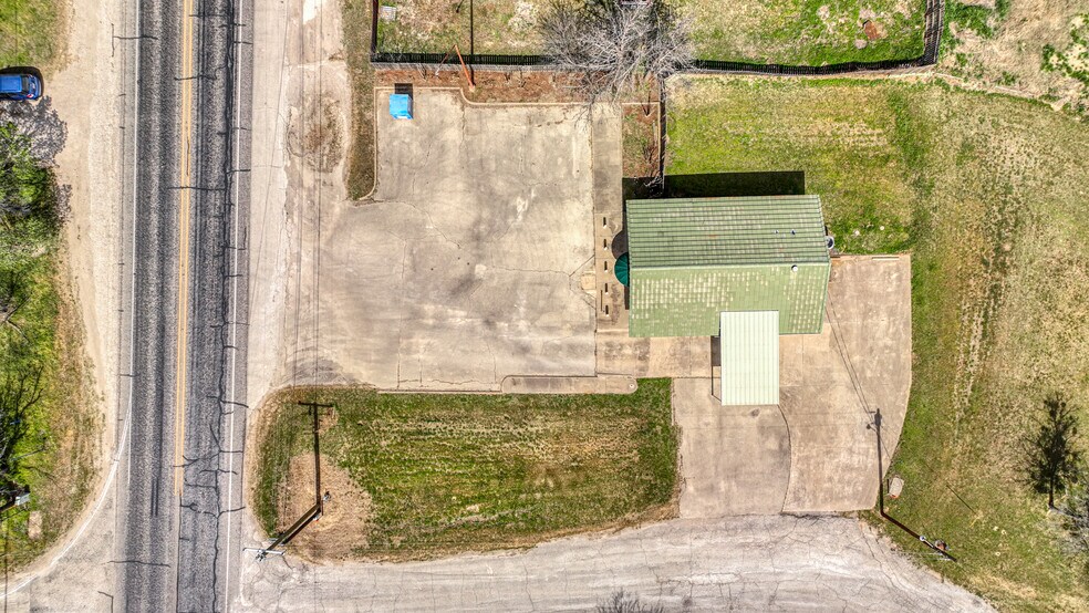 Primary Photo Of 107 Fannin St, Millsap Bank For Lease