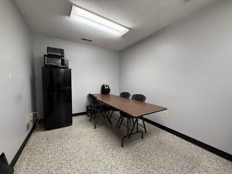 More Photos Of 10435 Bronzewood Dr, Dubuque Warehouse For Sale