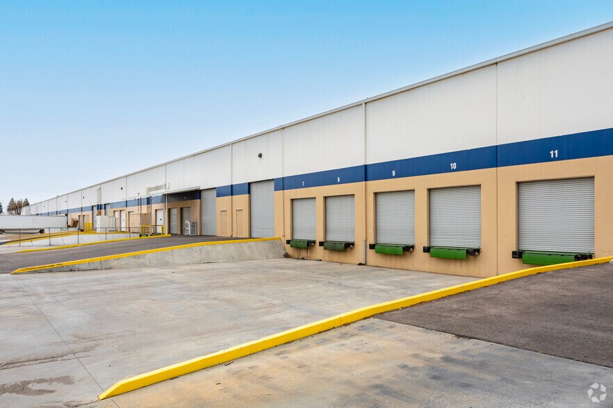 More Photos Of 2863 S East Ave, Fresno Distribution For Lease