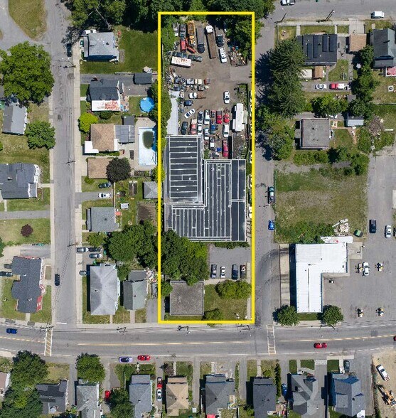 More Photos Of 919 Main St, Clinton Warehouse For Sale
