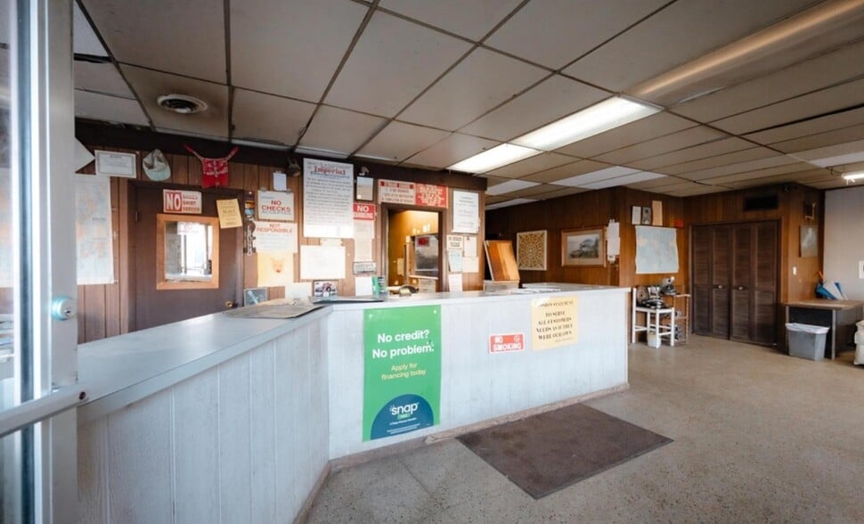 More Photos Of 13118 Gratiot Ave, Detroit Auto Repair For Sale