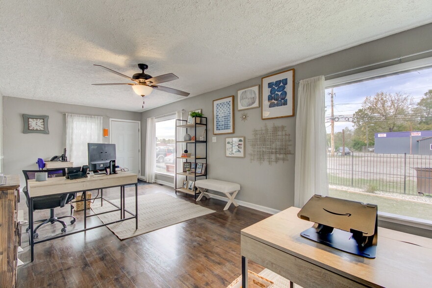 More Photos Of 4451 Old Allisonville Rd, Indianapolis Office For Sale