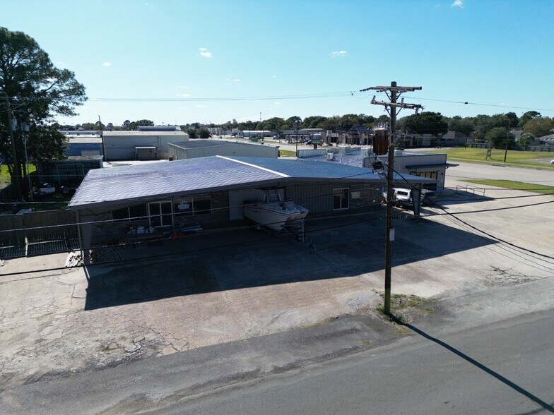 More Photos Of 2701 Nall St, Port Neches General Retail For Sale