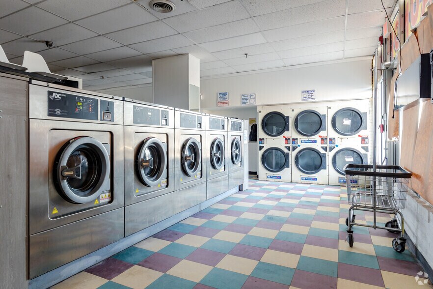 More Photos Of 8501-8523 S 88th Ave, Justice Freestanding For Sale