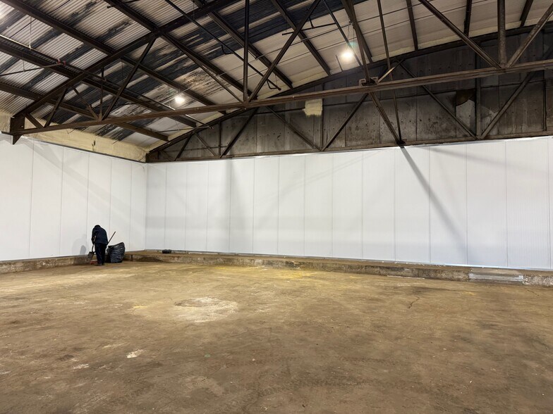 More Photos Of 1301-1339 Metropolitan Ave, Brooklyn Warehouse For Lease