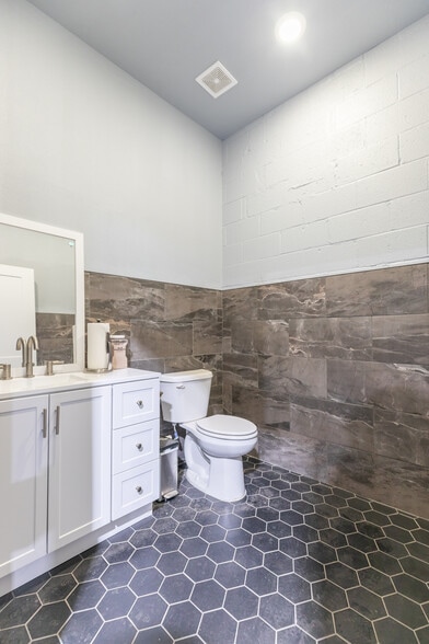 More Photos Of 509 S Treadaway Blvd, Abilene Flex For Sale