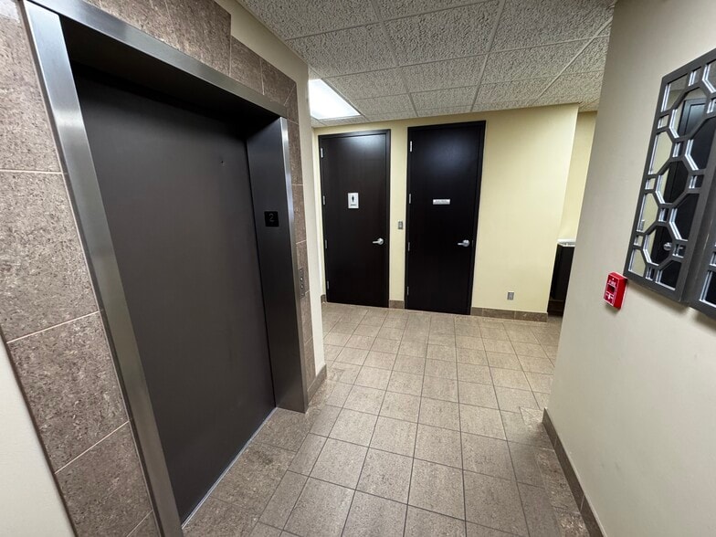 More Photos Of 10300 W 103rd St, Overland Park Unknown For Lease