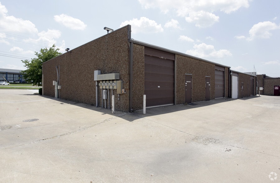 More Photos Of 2403 N Aspen Ave, Broken Arrow Unknown For Lease