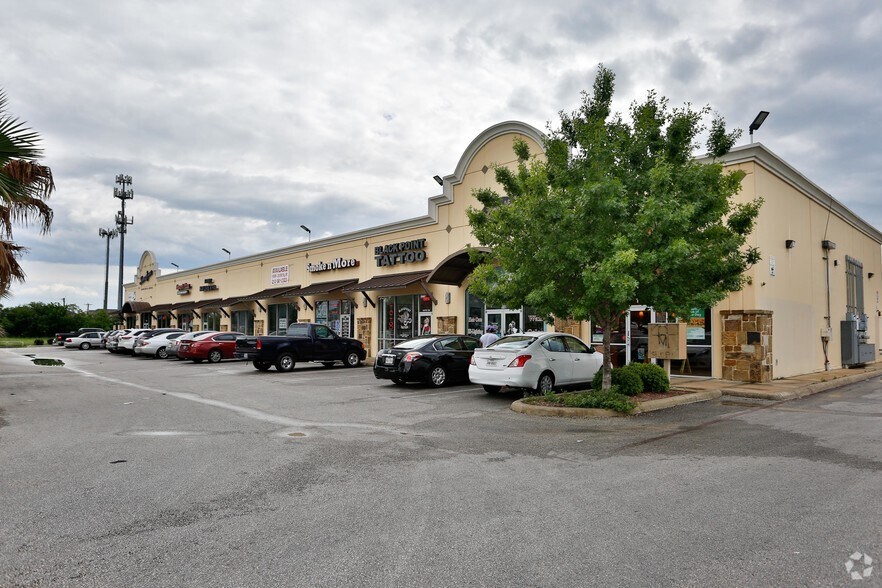 More Photos Of 6422 Babcock Rd, San Antonio Freestanding For Lease