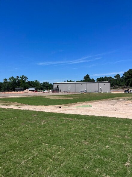 More Photos Of 12110 Old Montgomery Rd, Willis Light Distribution For Lease