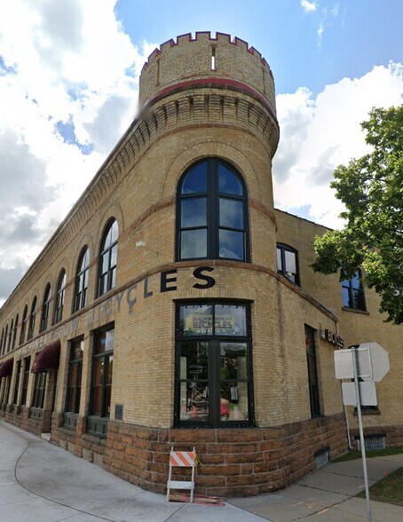 More Photos Of 601-625 Williamson St, Madison Storefront Retail Office For Lease