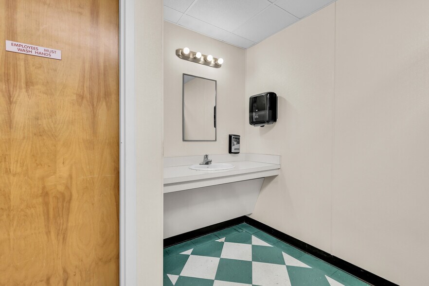 More Photos Of 114 Horizon Park Dr, Savannah Restaurant For Sale