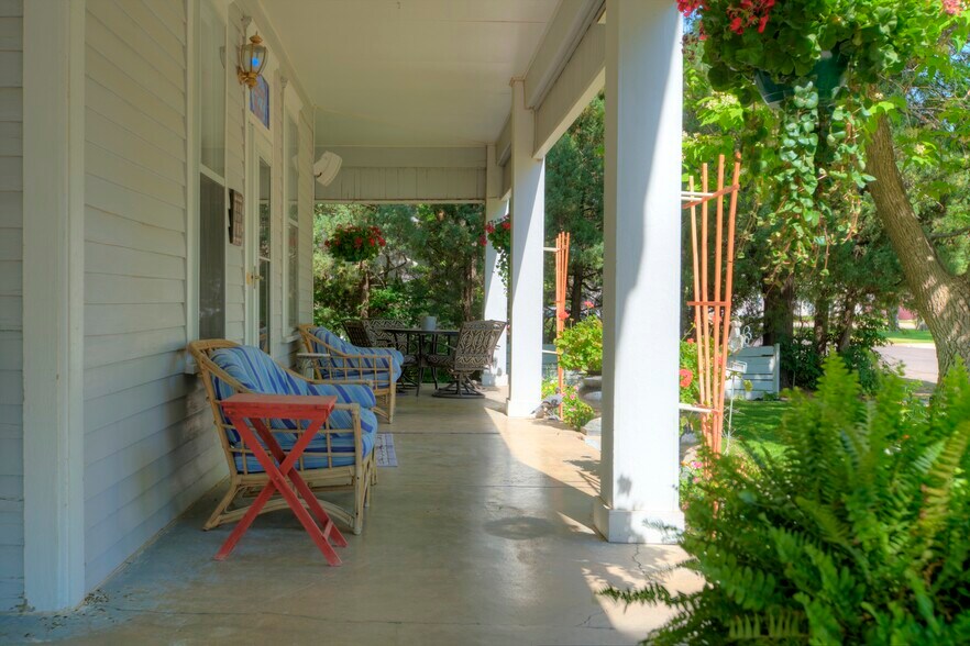 More Photos Of 1006 Court St, Imperial Hospitality For Sale