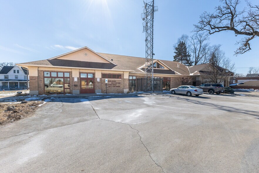 Primary Photo Of 1055 University Ave, Dubuque Office For Sale