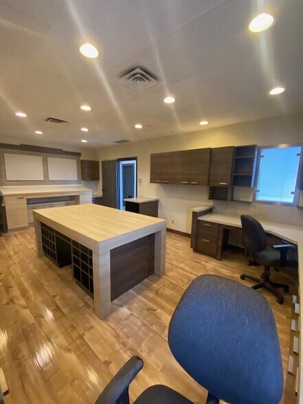 More Photos Of 8420 South Ave, Youngstown Manufacturing For Sale