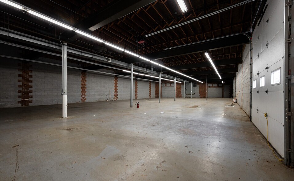 More Photos Of 1008 W Main St, Durham Storefront Retail Office For Lease